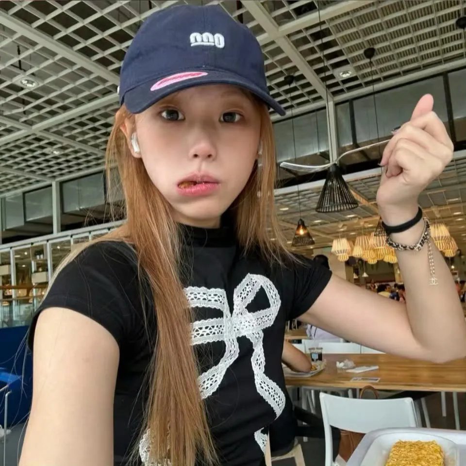 女警察